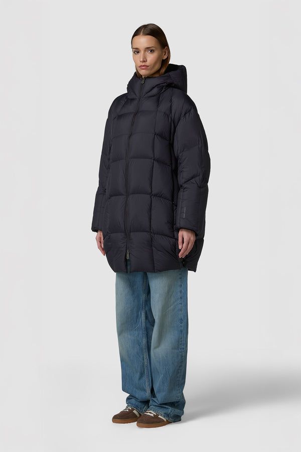 LEGGERISSIMO - PIUMINO CON CAPPUCCIO MIDI OVERSIZE