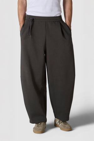 SETOSO ESTIVO - PANTALONI BARREL DI FELPA IN COTONE E LYOCELL